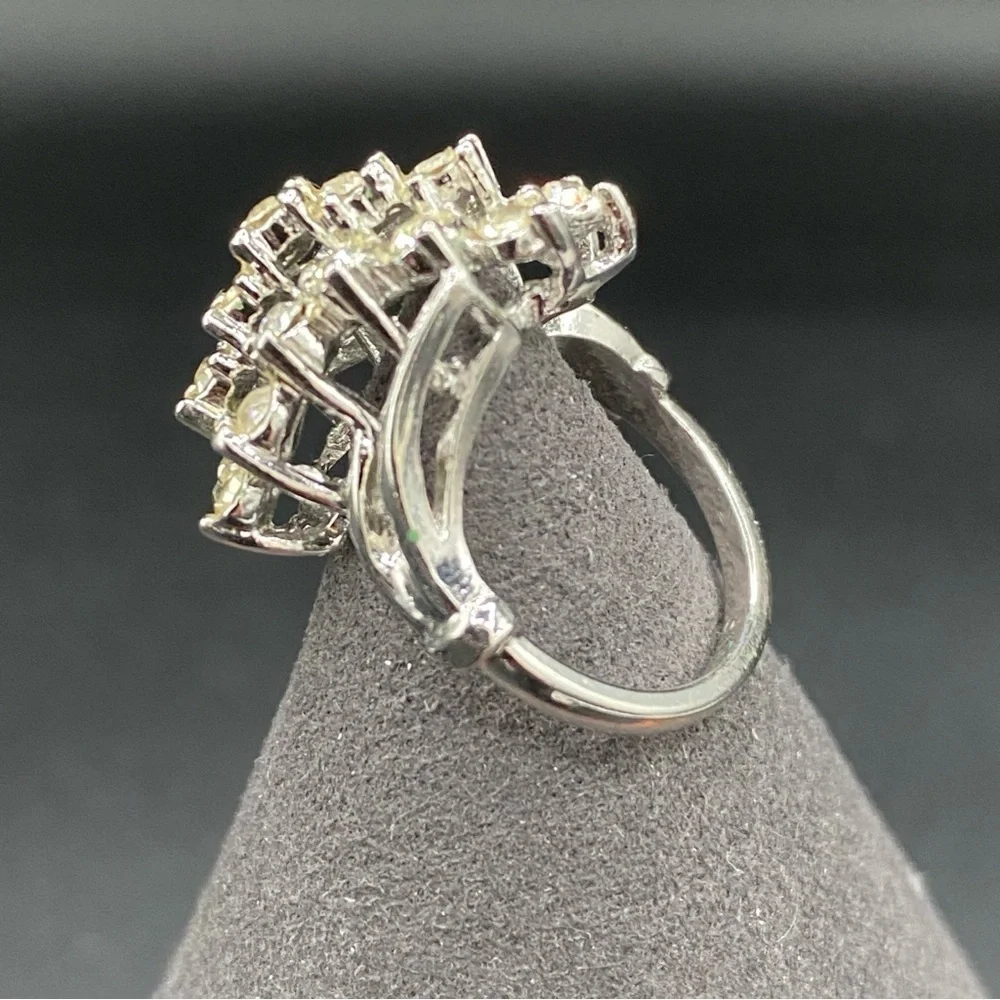 Vintage 18kt Rhodium Plated Tiered Cluster Ring with Clear Rhinestones